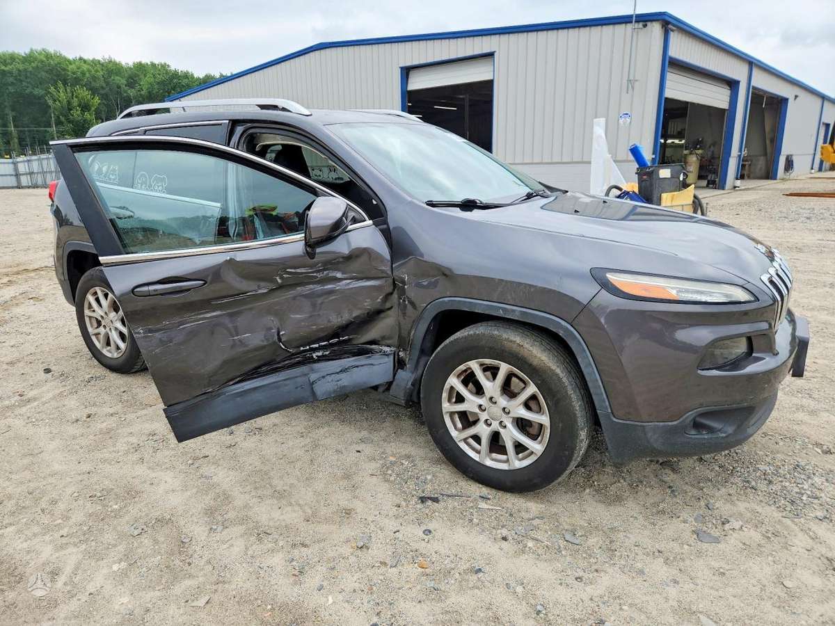 Jeep Cherokee 2015 — салон