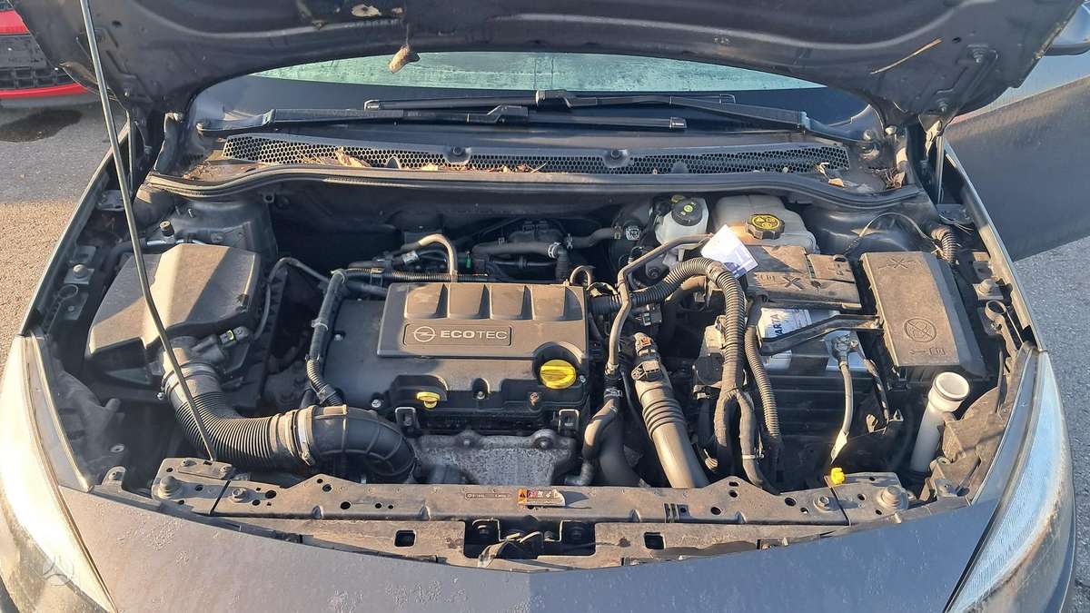 Opel Astra 2015 — photo 10