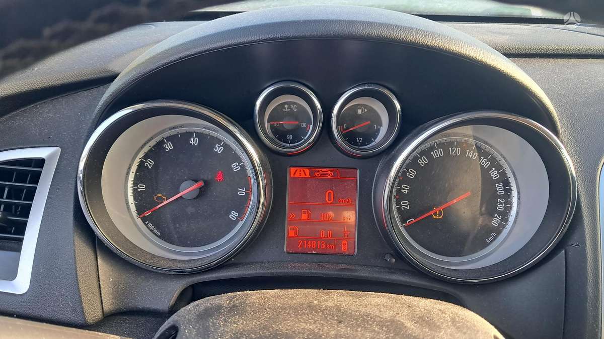 Opel Astra 2015 — photo 11