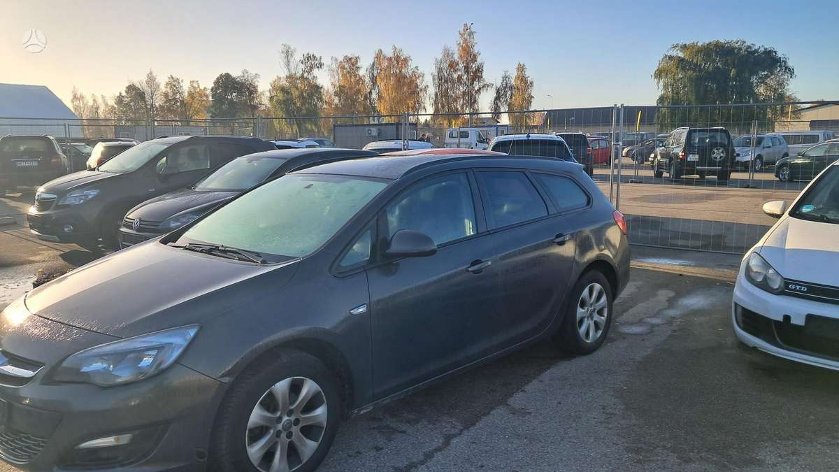 Opel Astra 2015 — interior