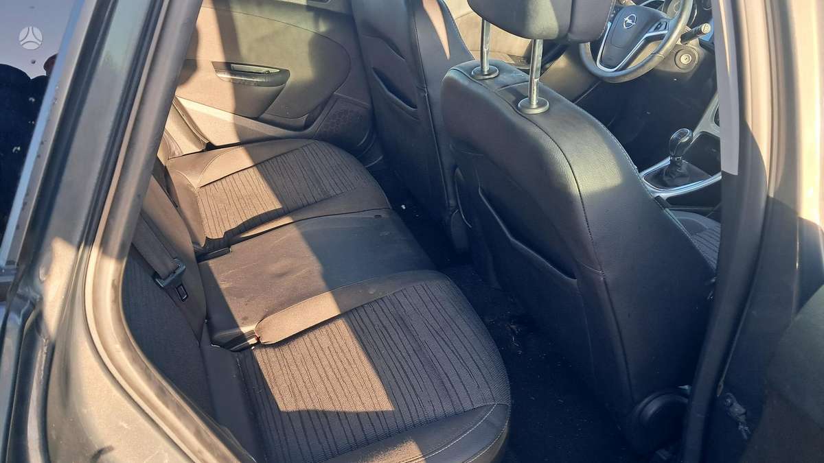 Opel Astra 2015 — photo 9