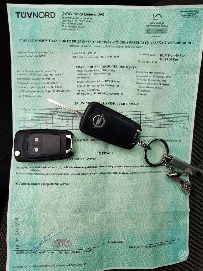 Opel Insignia 2010 — photo 17