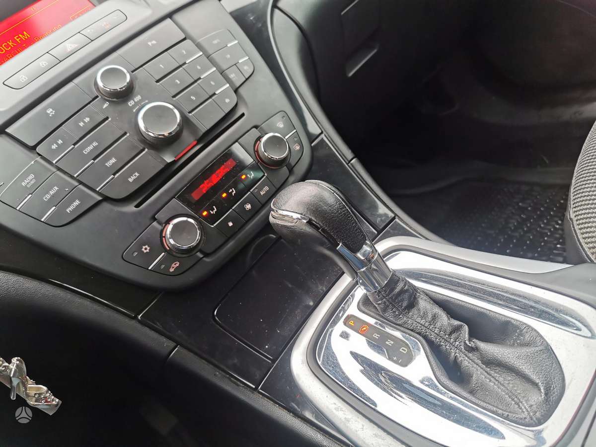 Opel Insignia 2010 — photo 21