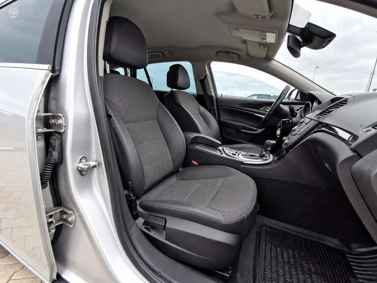 Opel Insignia 2010 — photo 22