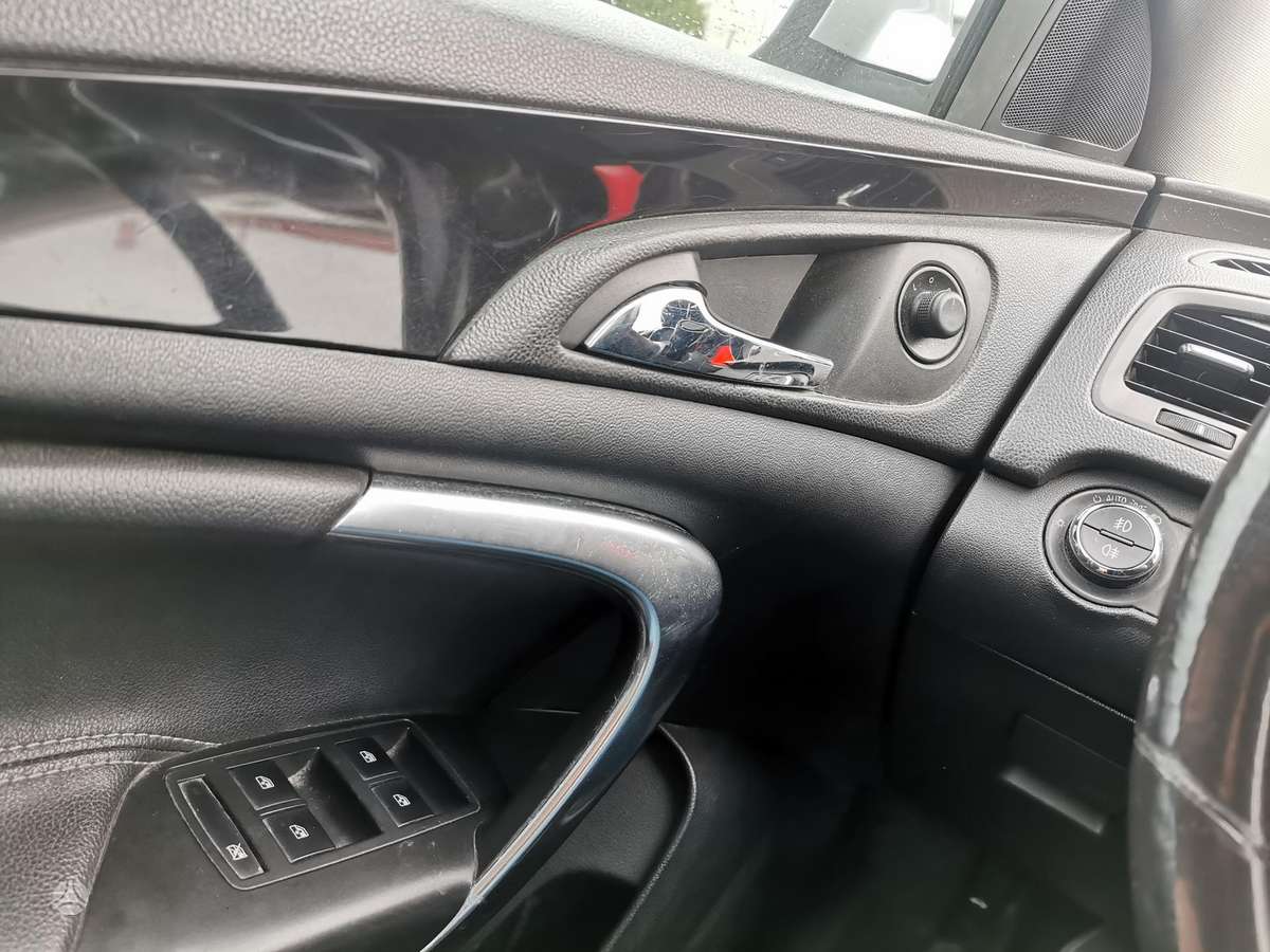 Opel Insignia 2010 — photo 23