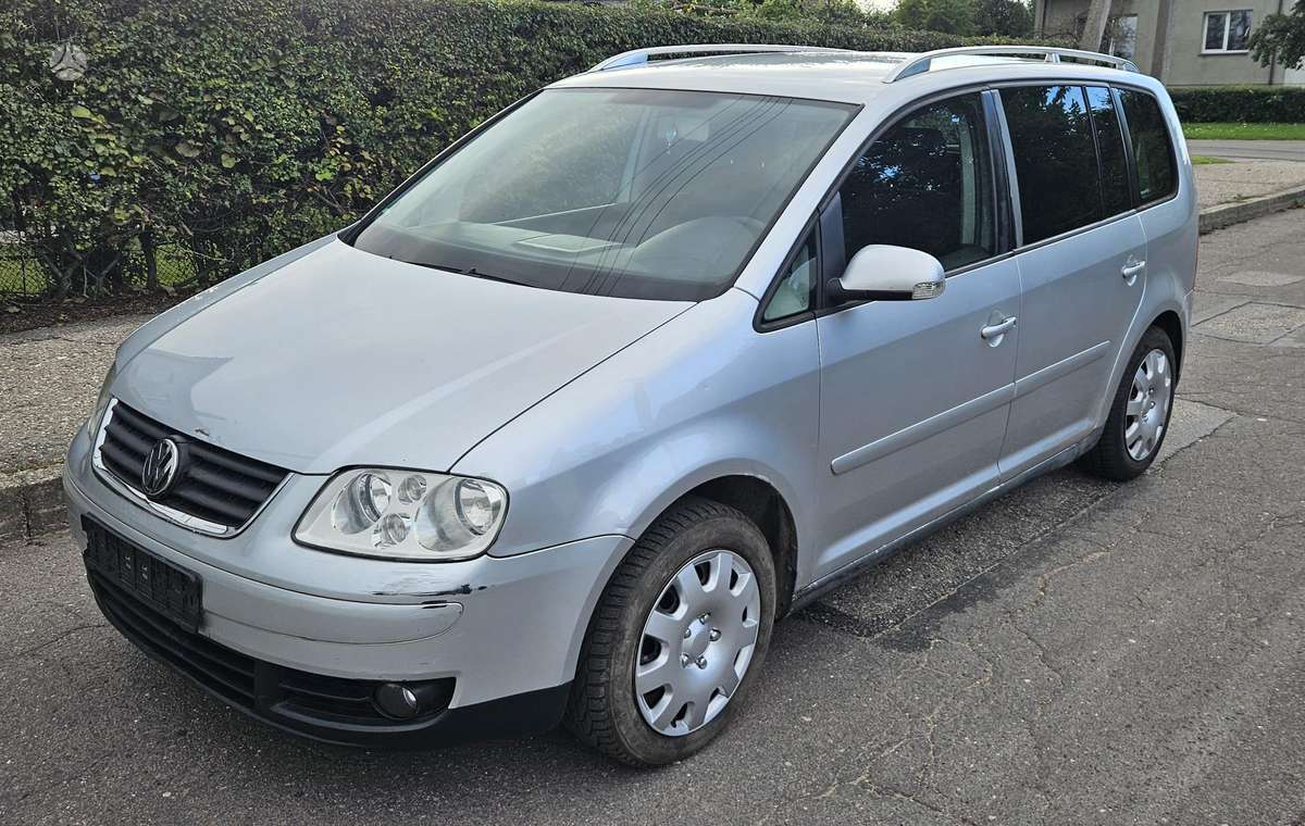 Volkswagen Touran 2005 — rear view