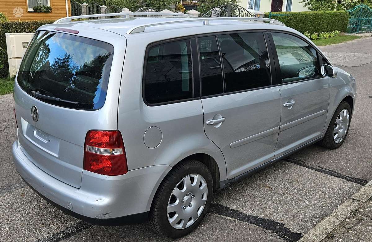 Volkswagen Touran 2005 — interior