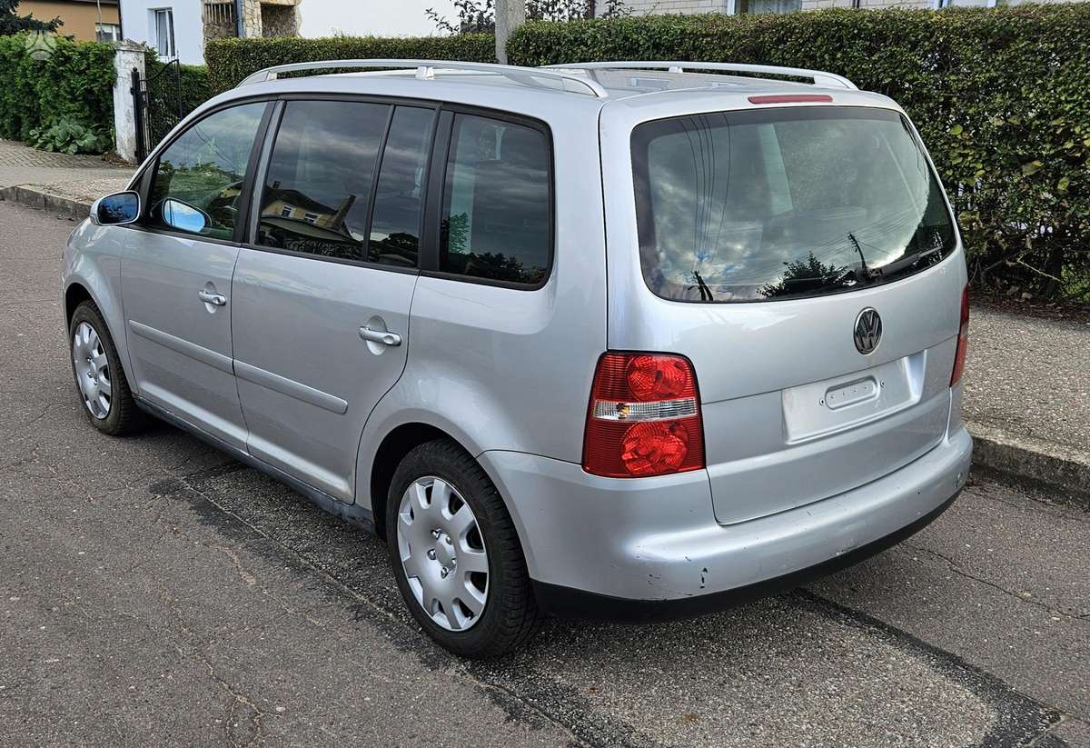 Volkswagen Touran 2005 — engine 1968 cm³, 140 HP (103kW)