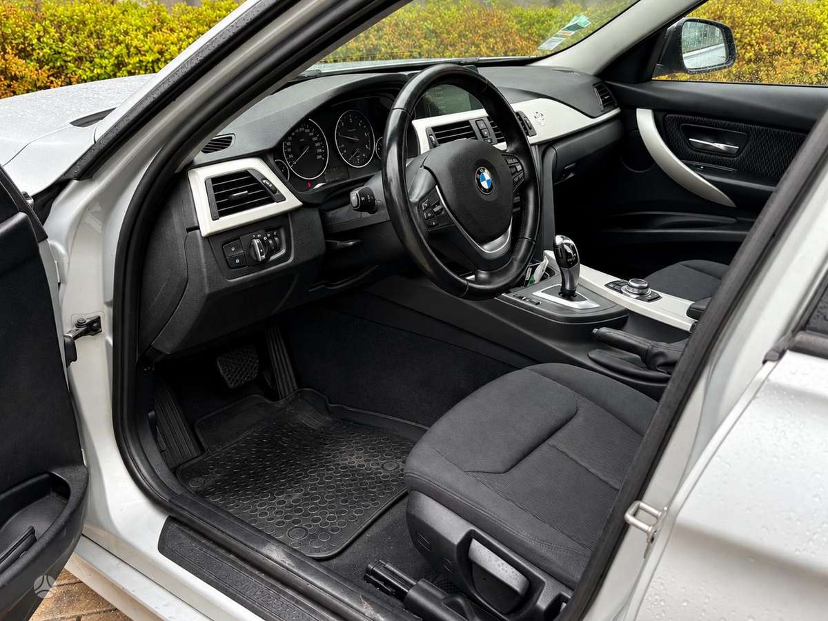 BMW 318 2013 — photo 11