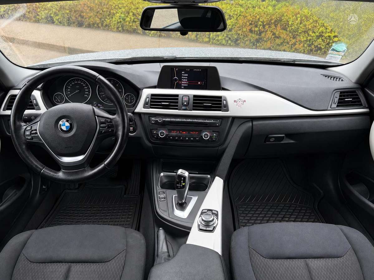 BMW 318 2013 — photo 12