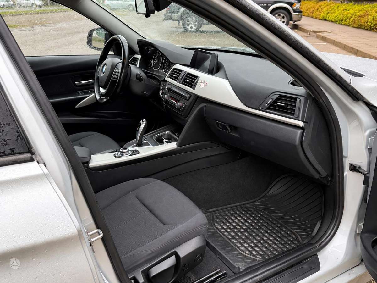 BMW 318 2013 — photo 13