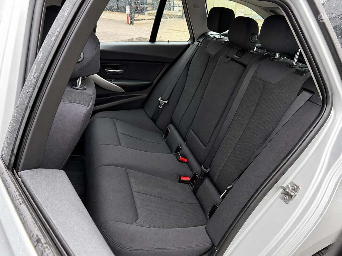 BMW 318 2013 — photo 15