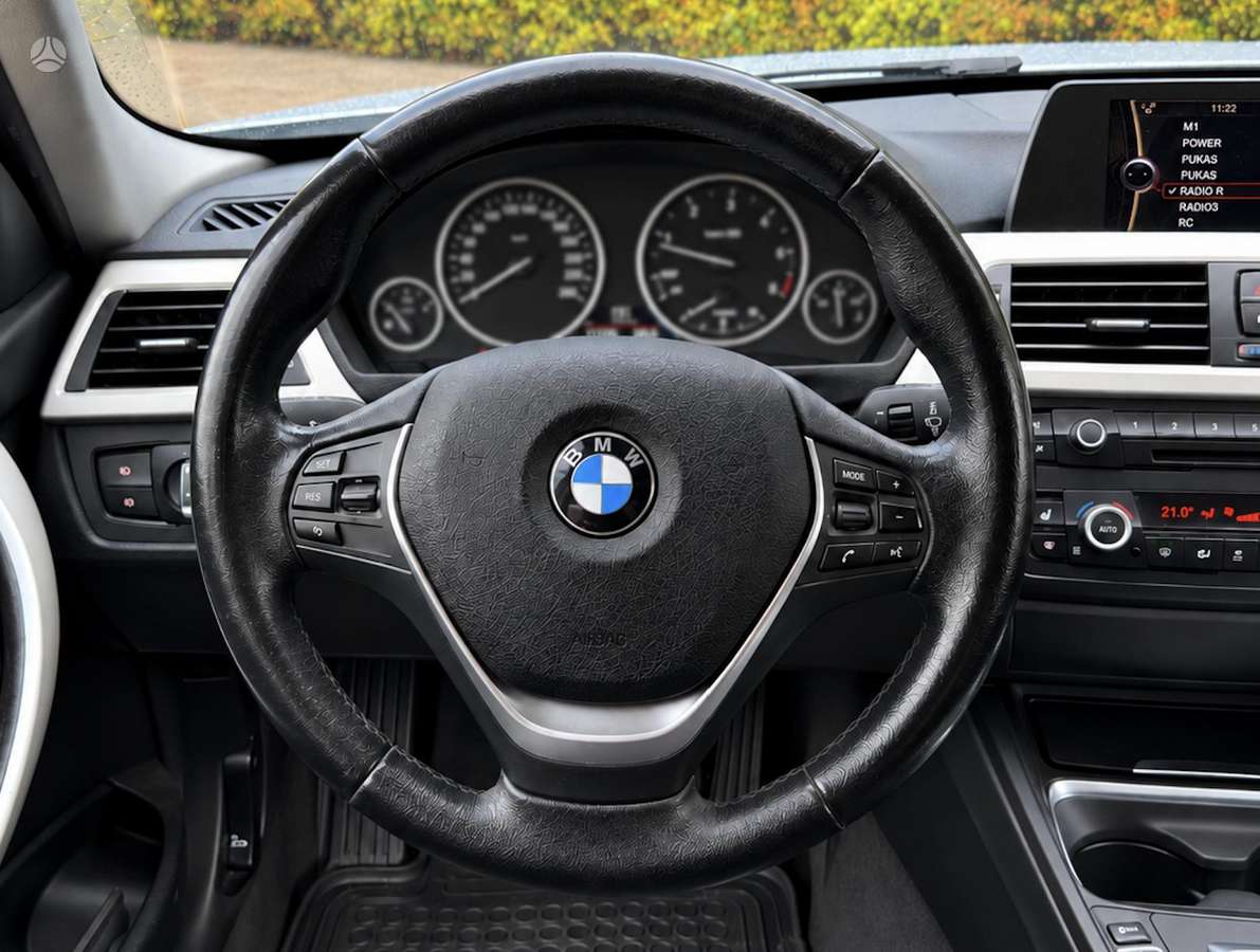 BMW 318 2013 — photo 16