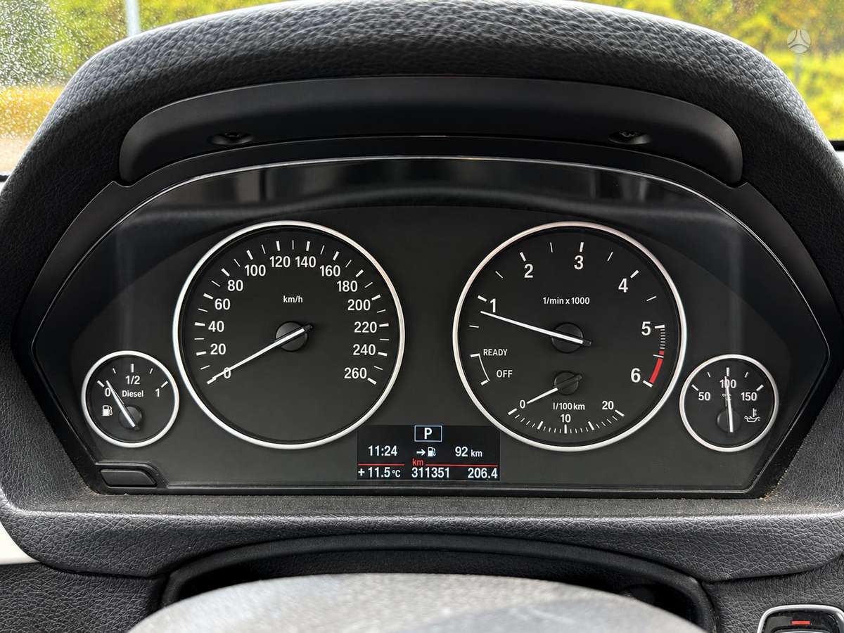 BMW 318 2013 — photo 18
