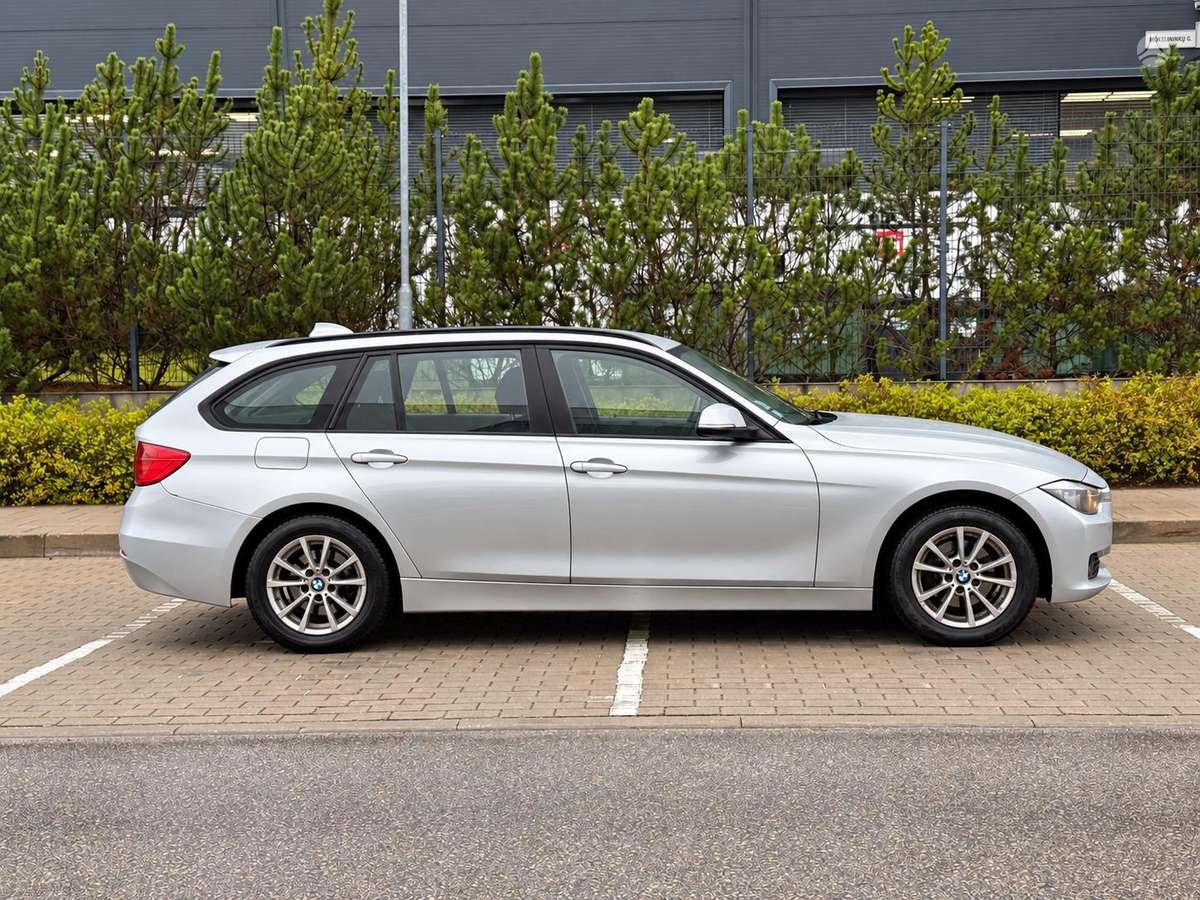 BMW 318 2013 — rear view