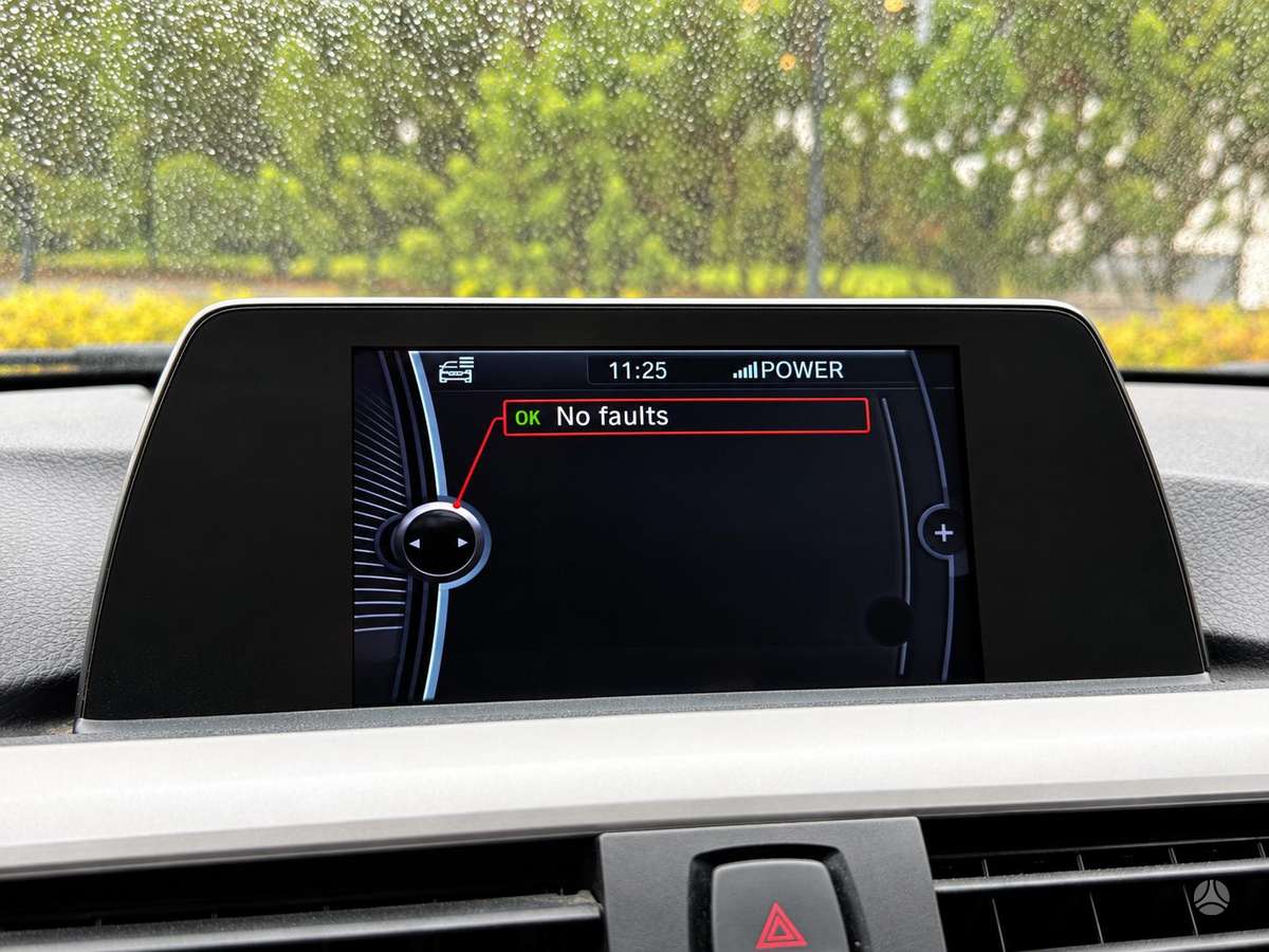 BMW 318 2013 — photo 21