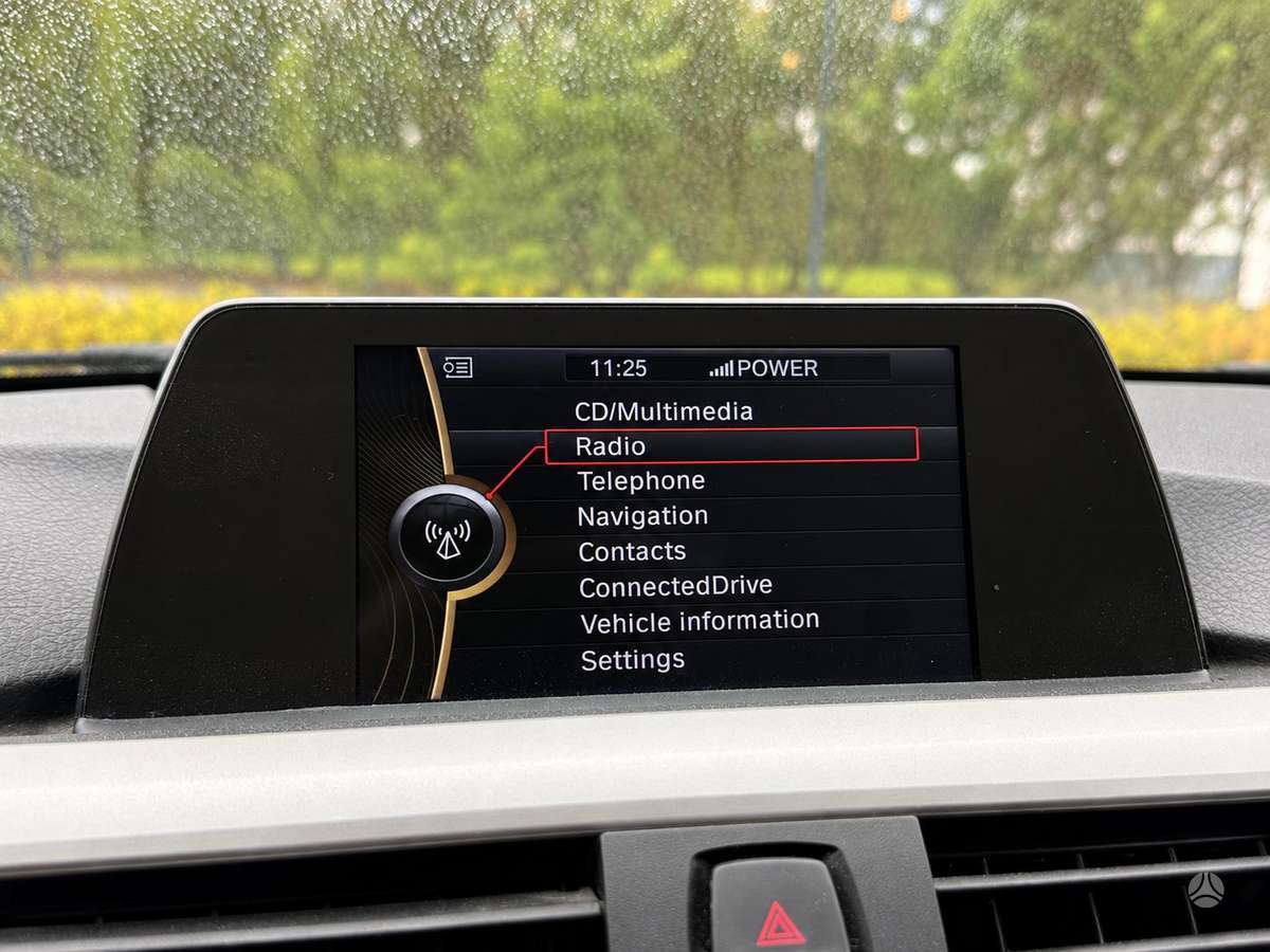 BMW 318 2013 — photo 22