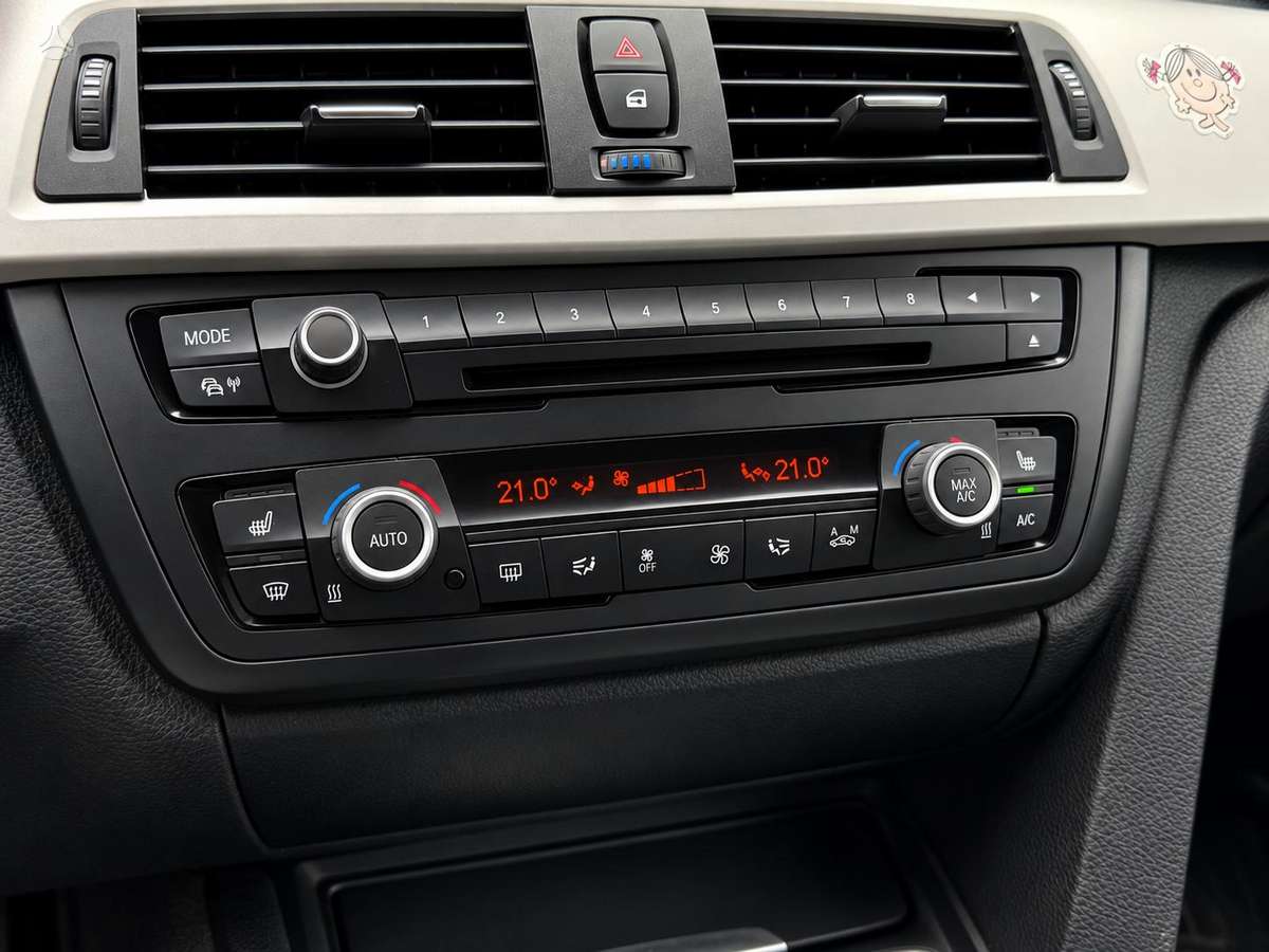 BMW 318 2013 — photo 23