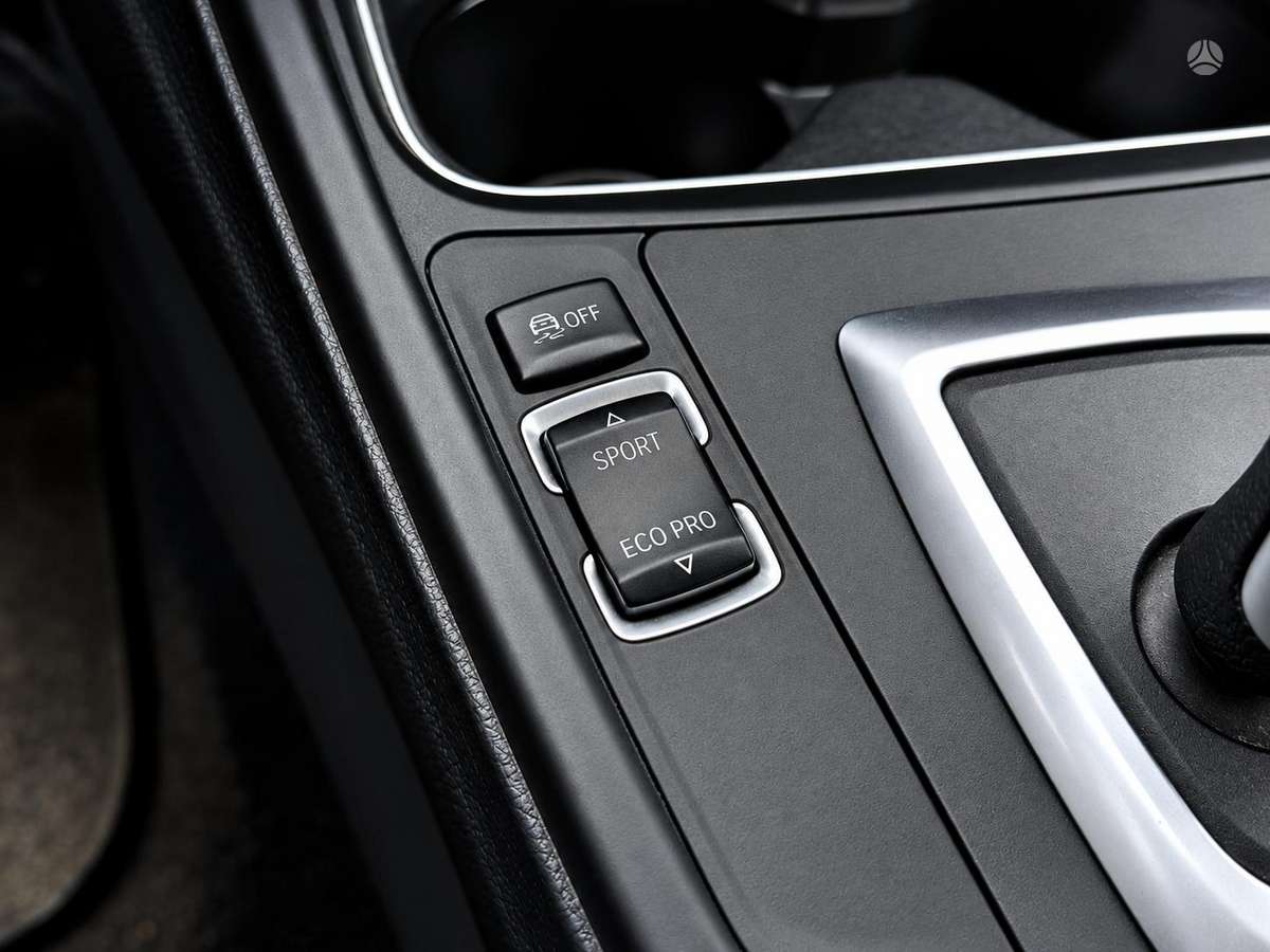 BMW 318 2013 — photo 26