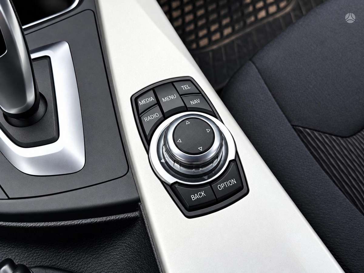 BMW 318 2013 — photo 27