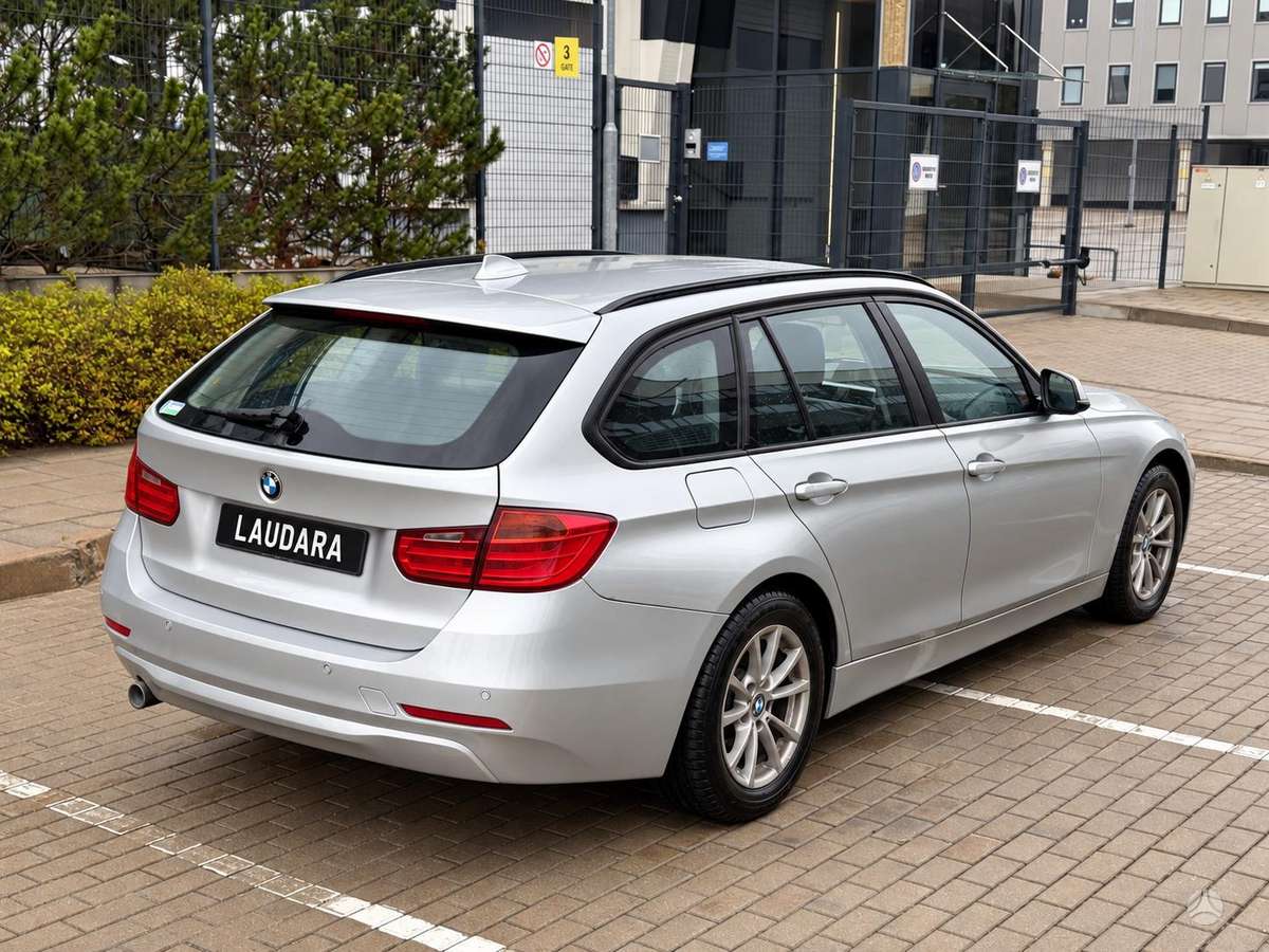 BMW 318 2013 — interior