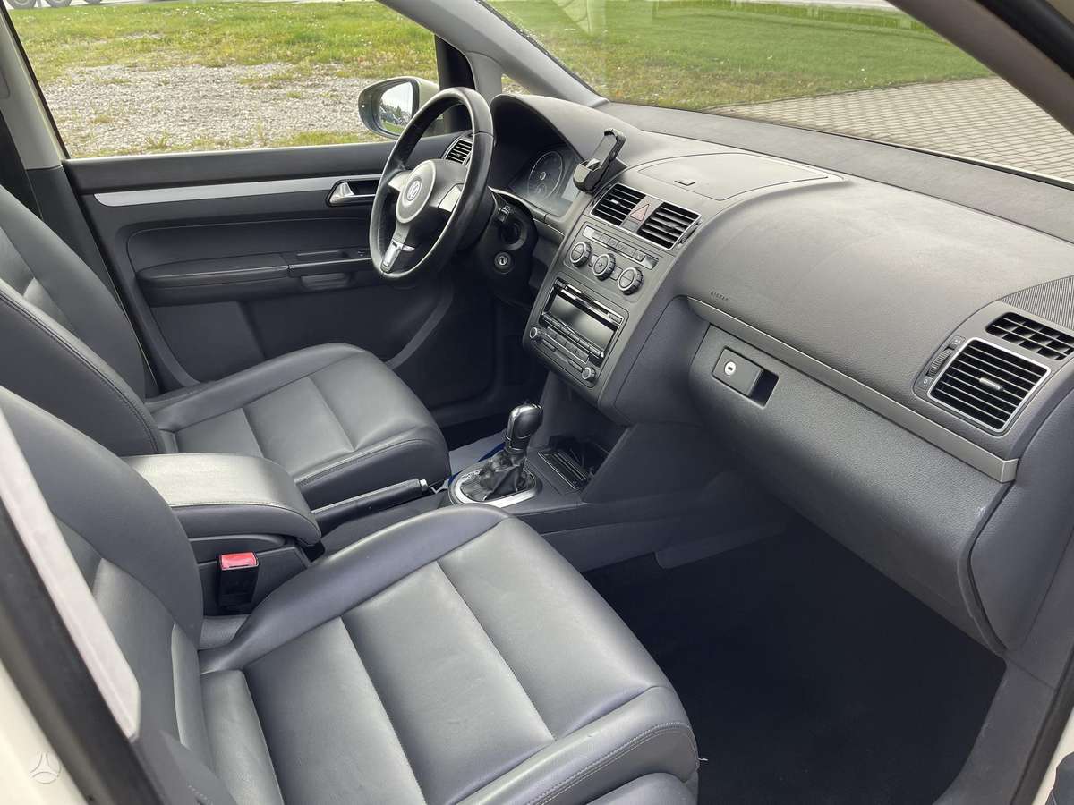 Volkswagen Touran 2013 — photo 11