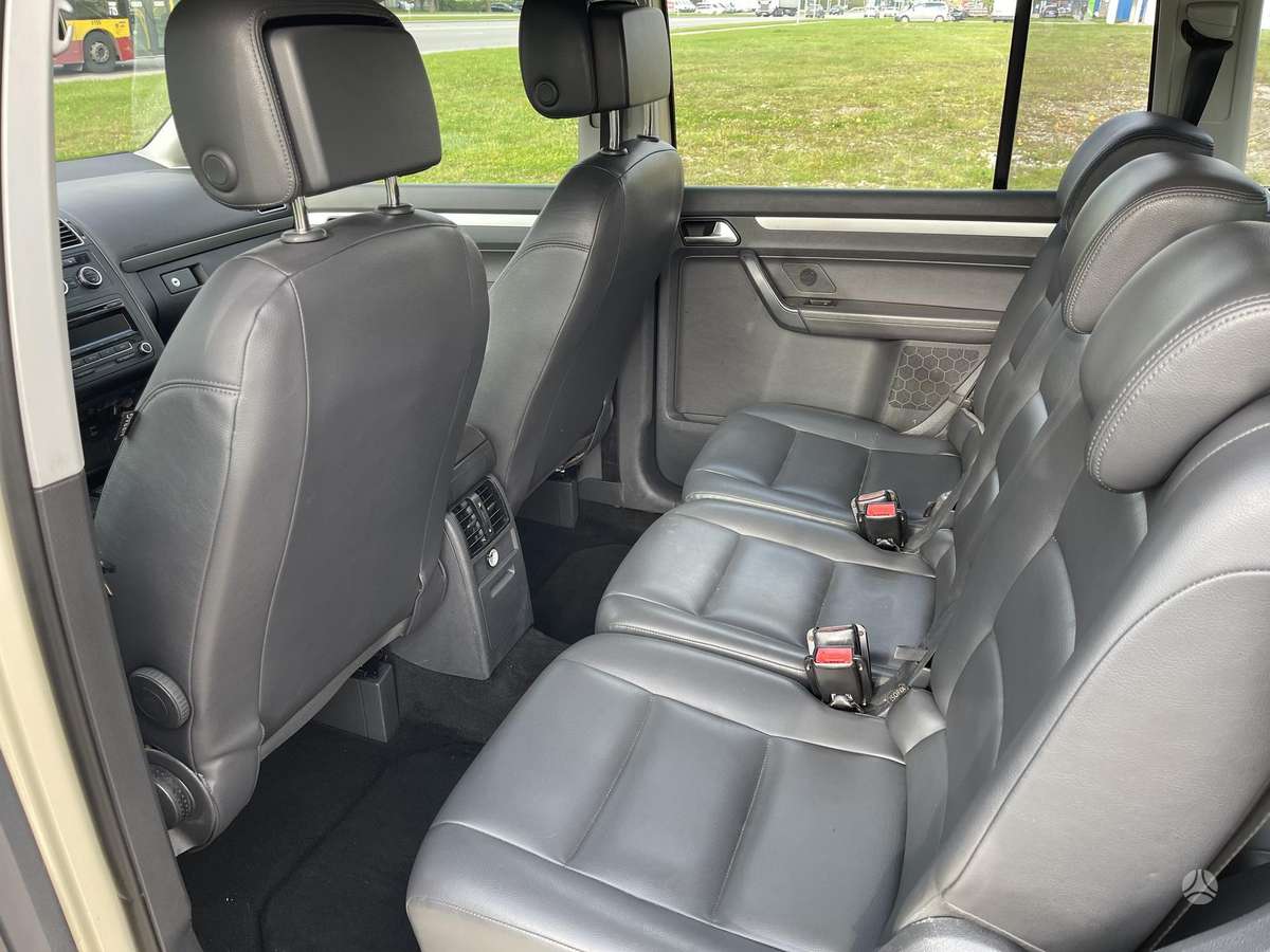 Volkswagen Touran 2013 — photo 12
