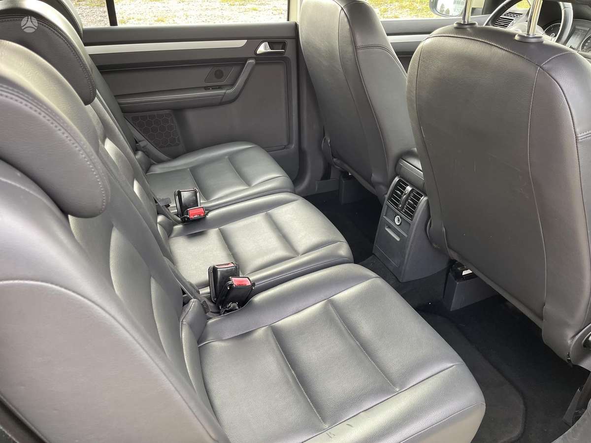 Volkswagen Touran 2013 — photo 14