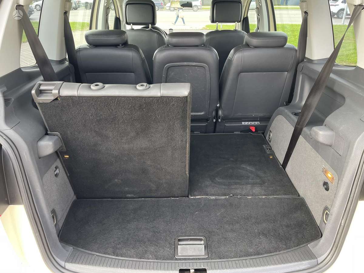 Volkswagen Touran 2013 — photo 16