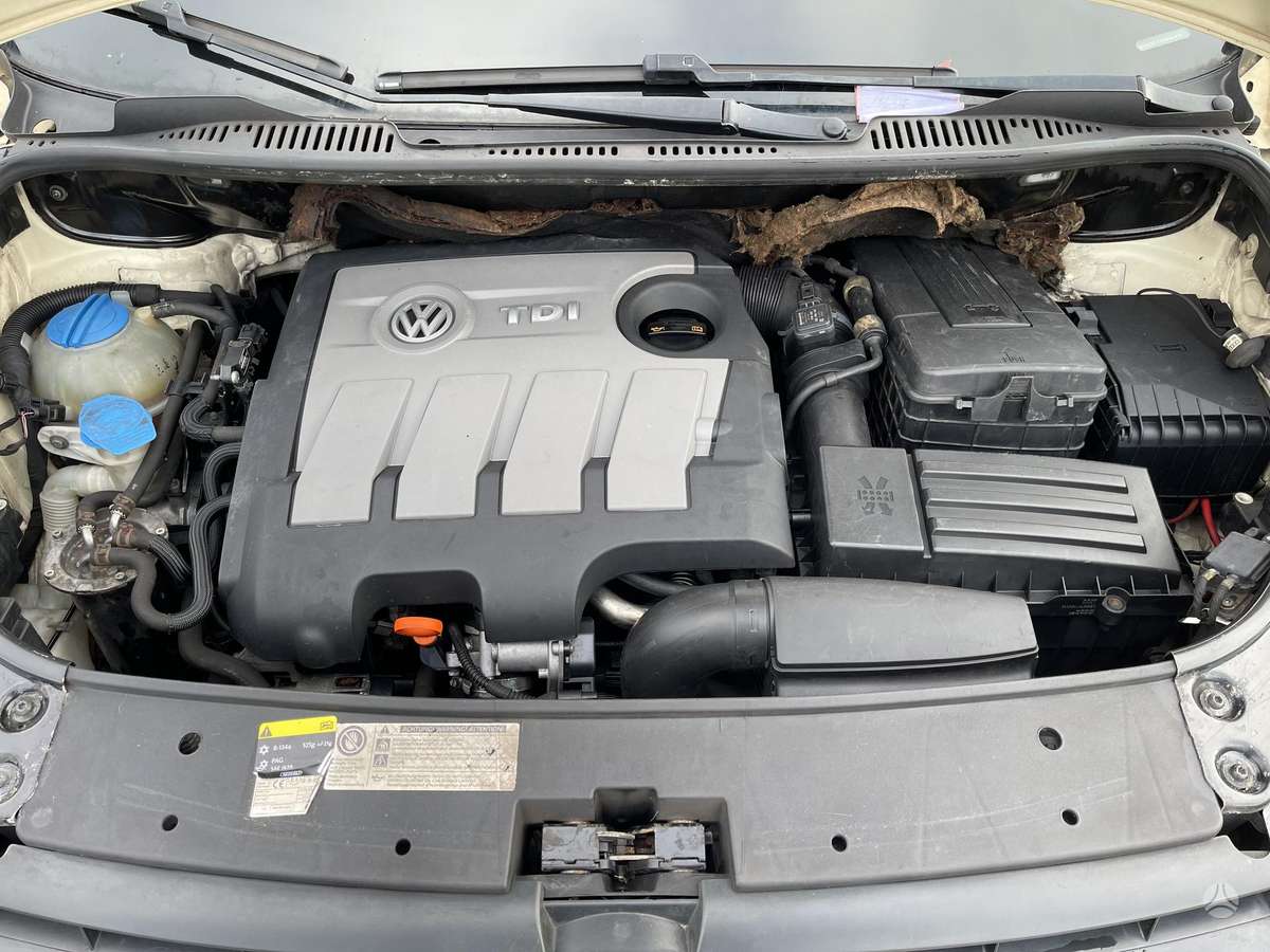 Volkswagen Touran 2013 — photo 17