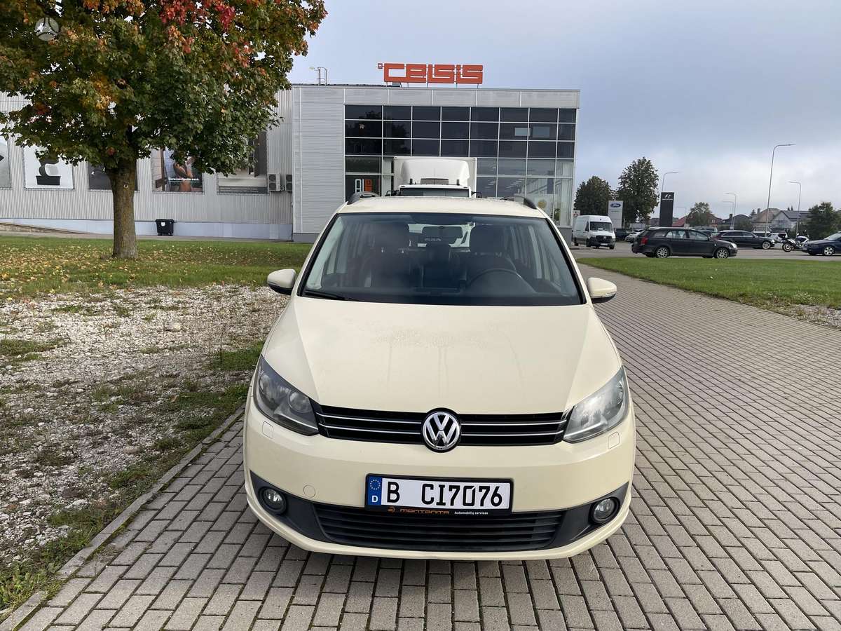 Volkswagen Touran 2013 — rear view
