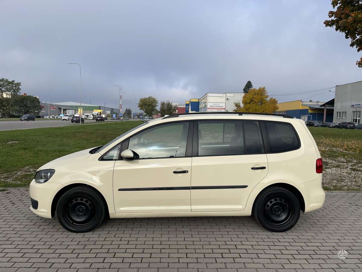 Volkswagen Touran 2013 — engine 1598 cm³, 105 HP (77kW)