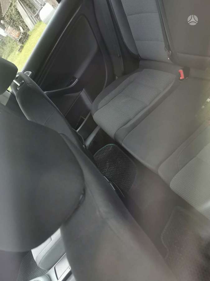 Volkswagen Golf 2012 — двигун 1598 cm³, 105 HP (77kW)