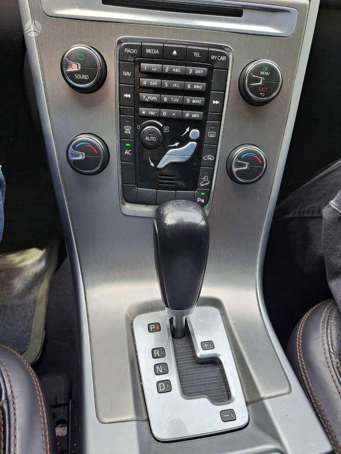 Volvo XC60 2011 — photo 14