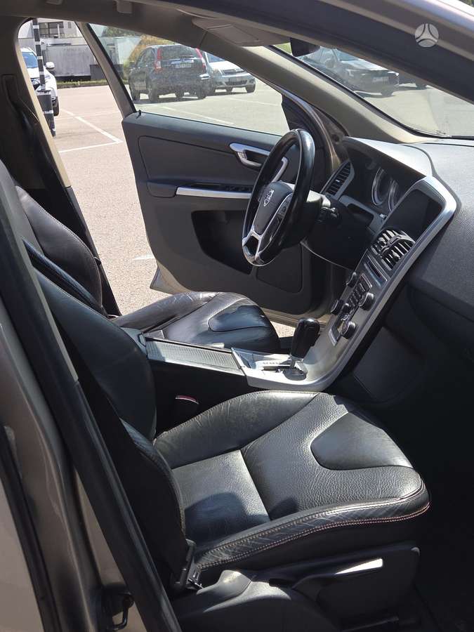 Volvo XC60 2011 — photo 19