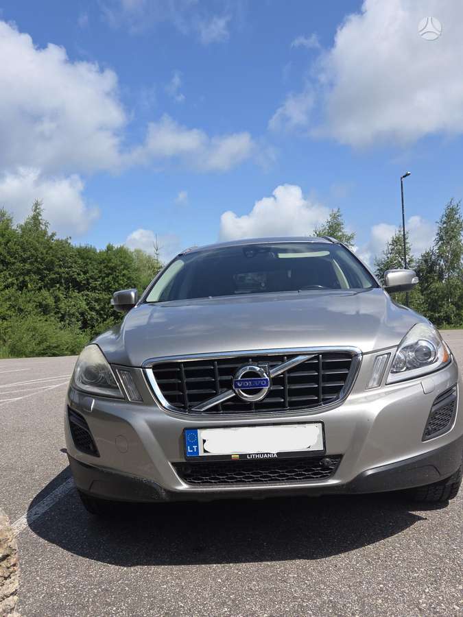 Volvo XC60 2011 — rear view