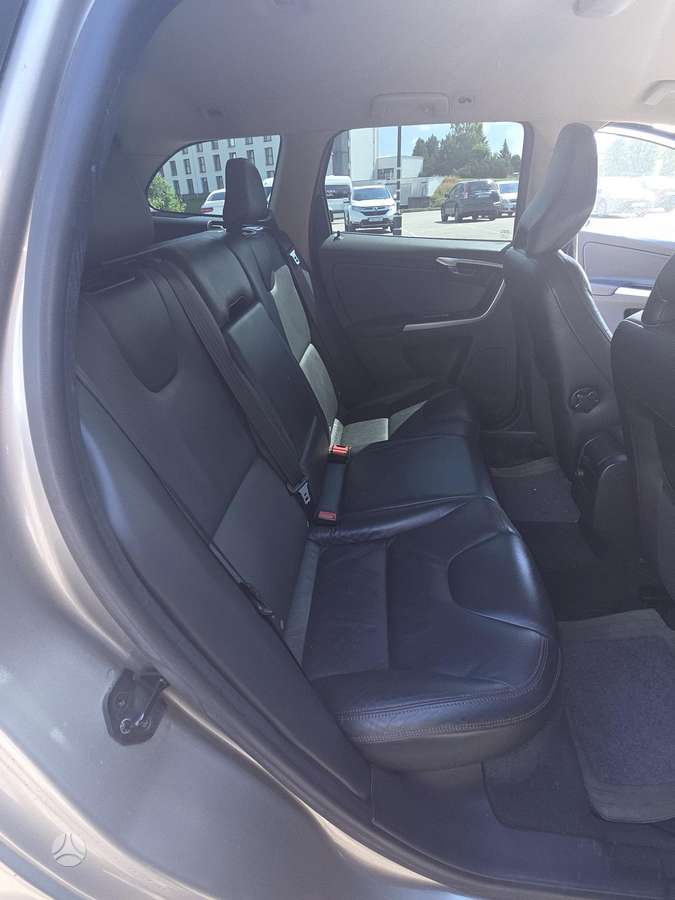 Volvo XC60 2011 — photo 20