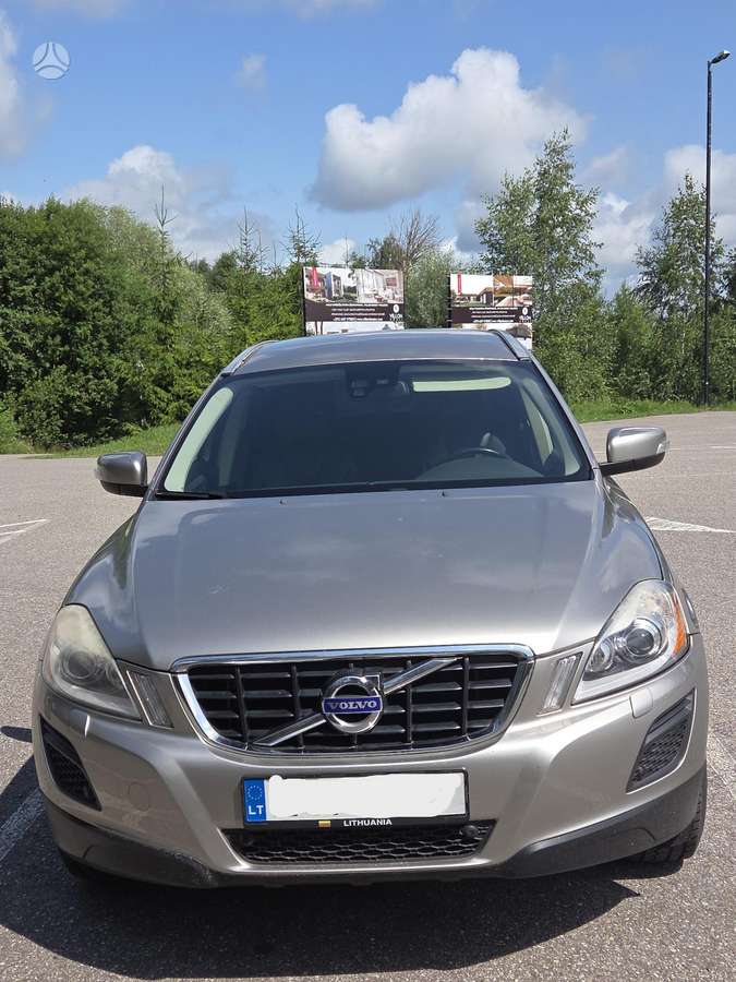 Volvo XC60 2011 — interior