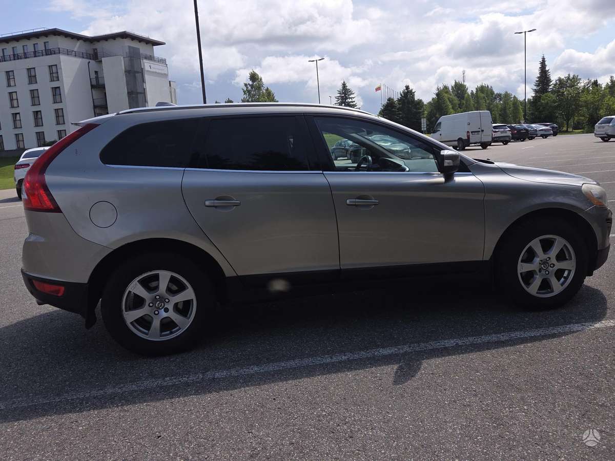 Volvo XC60 2011 — engine 2400 cm³, 163 HP (120kW)