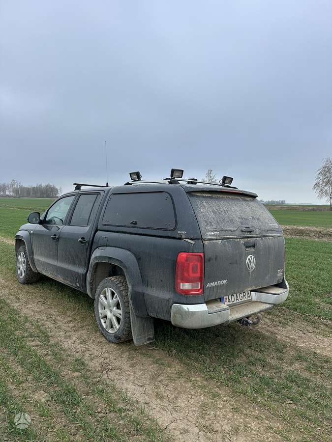 Volkswagen Amarok 2010 — салон