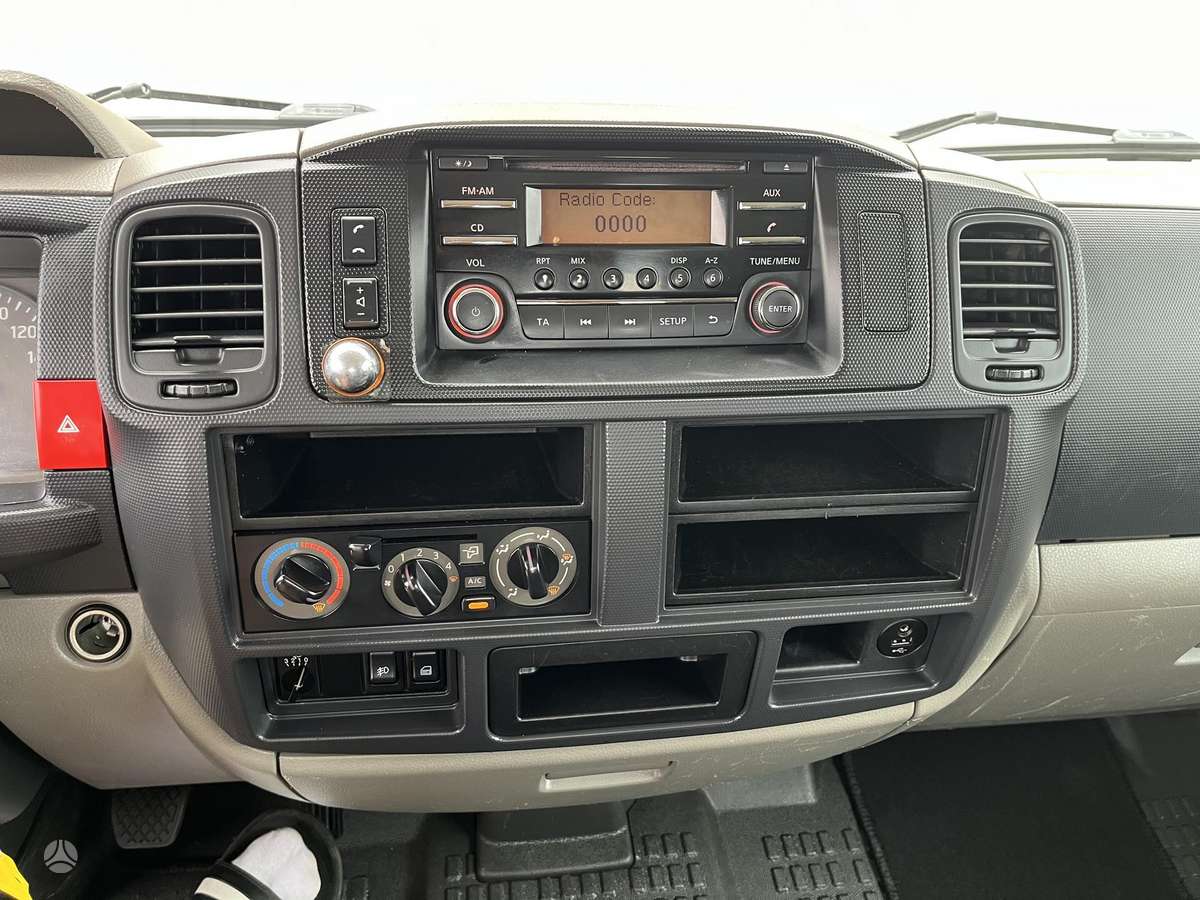 Nissan Cabstar 2014 — фото 13