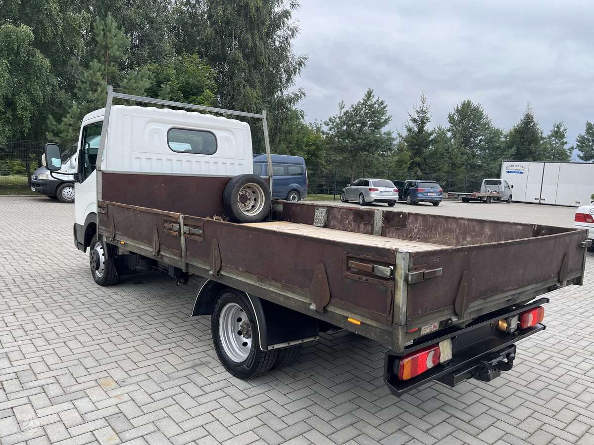 Nissan Cabstar 2014 — салон