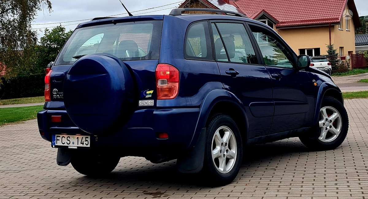 Toyota RAV4 2004 — двигун 1998 cm³, 116 HP (85kW)