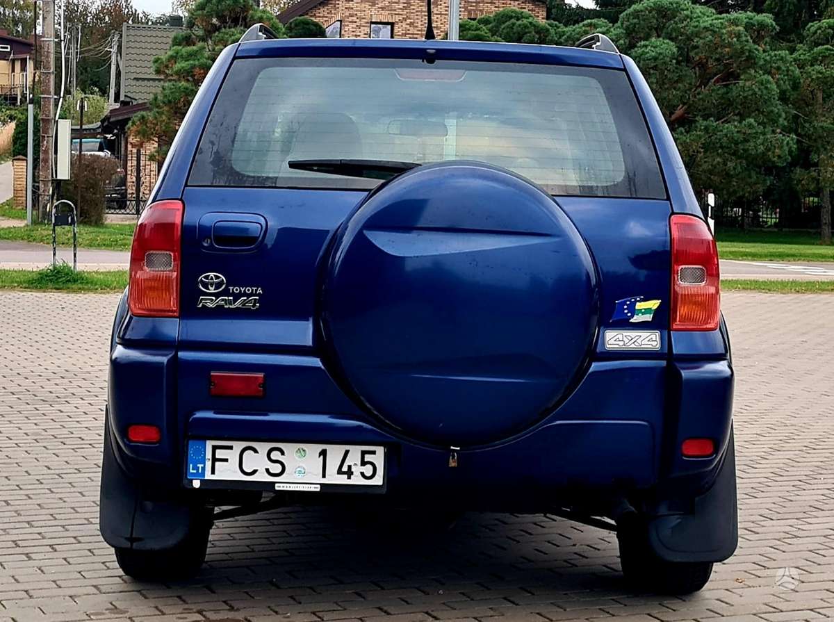 Toyota RAV4 2004 — фото 8
