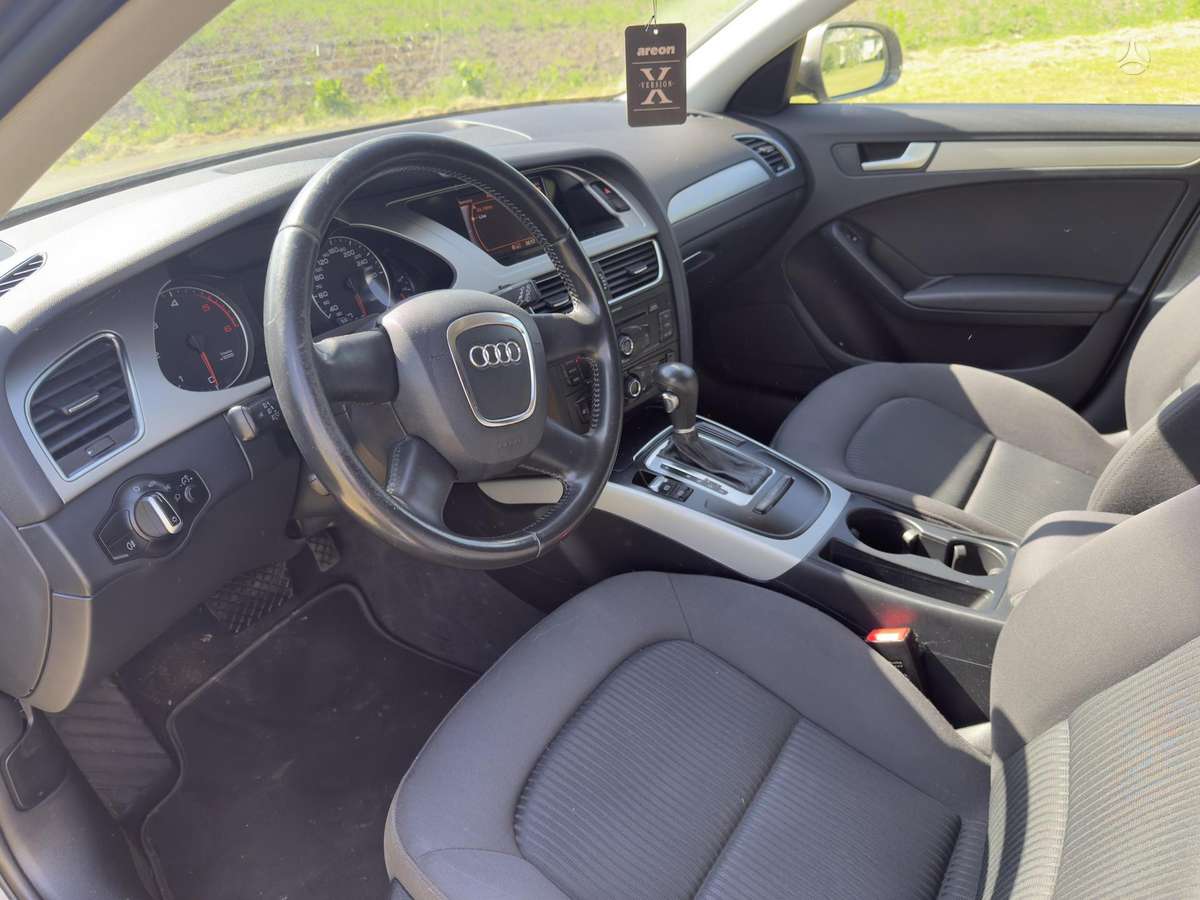 Audi A4 2011 — photo 12