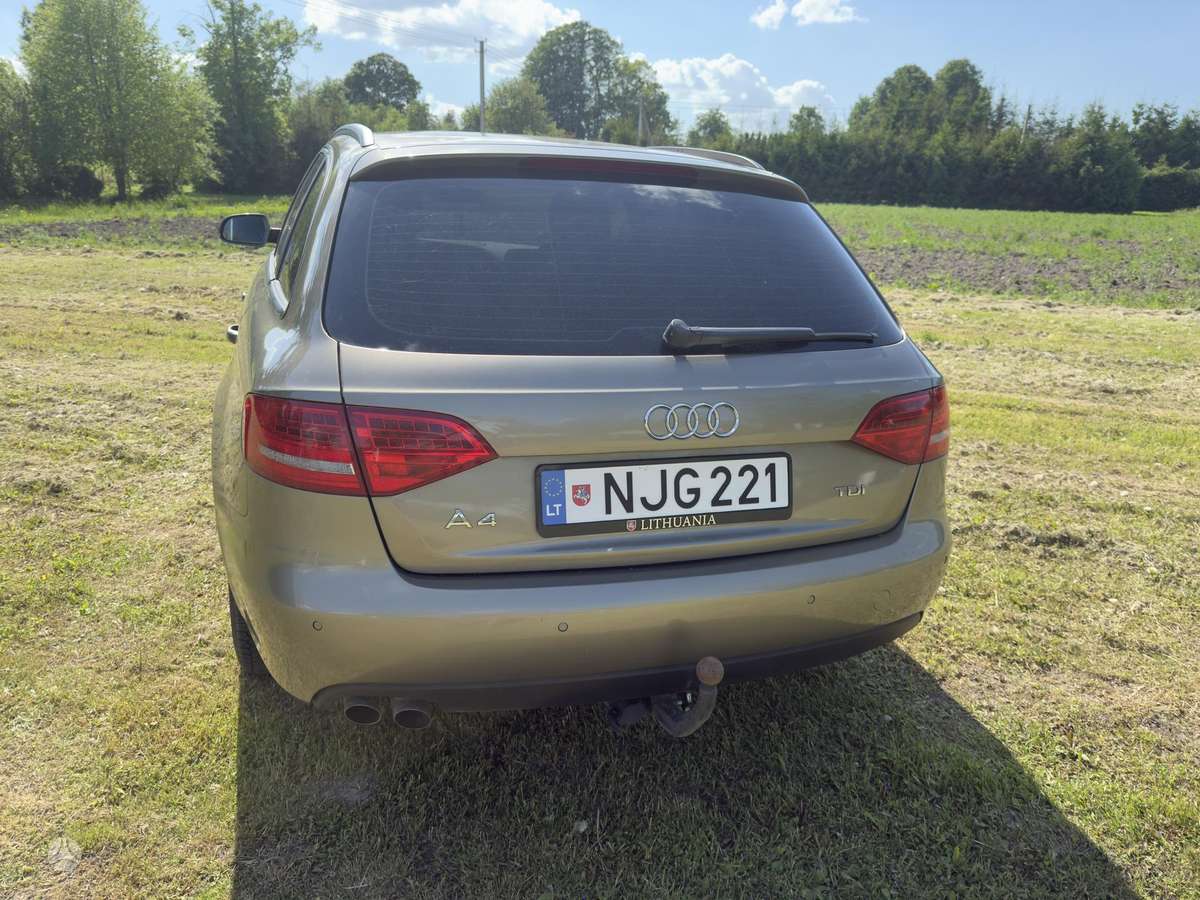 Audi A4 2011 — photo 5