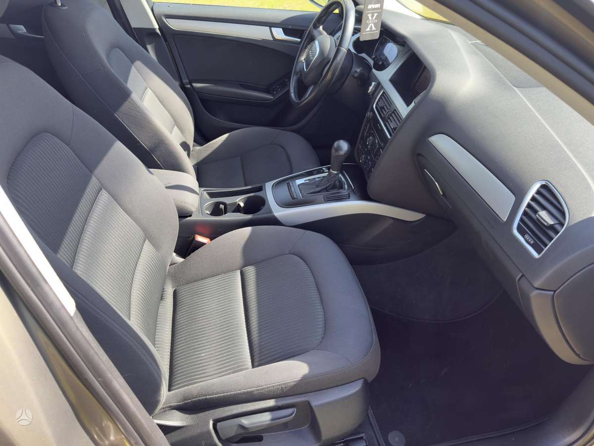 Audi A4 2011 — photo 7