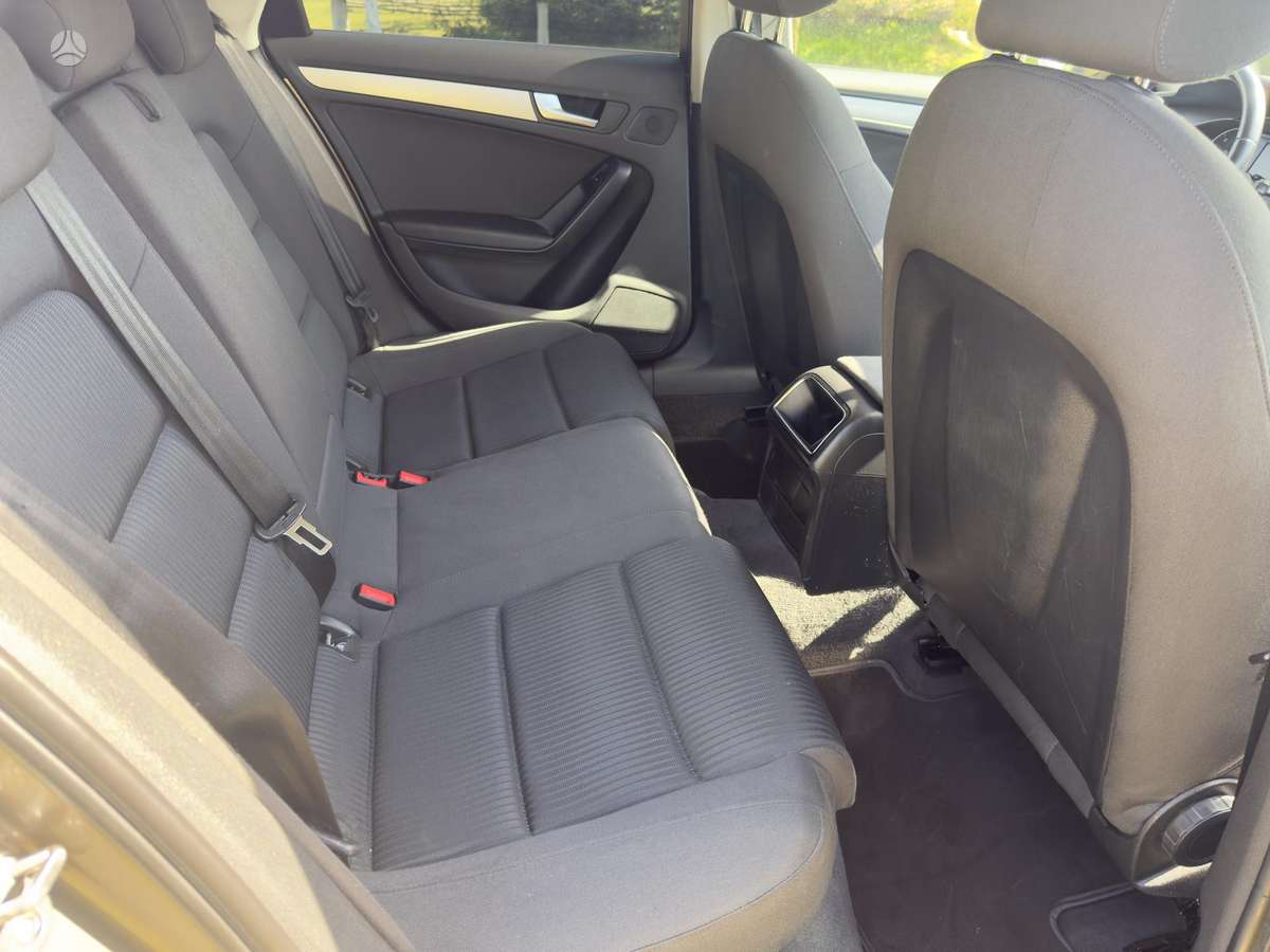Audi A4 2011 — photo 8