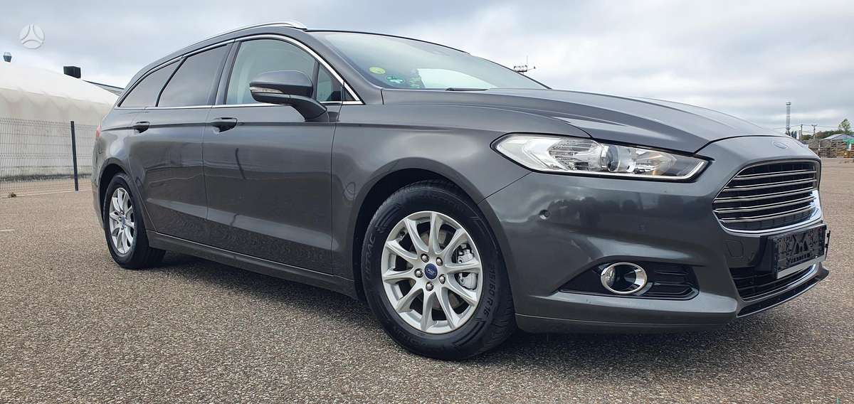 Ford Mondeo 2015 — вигляд ззаду