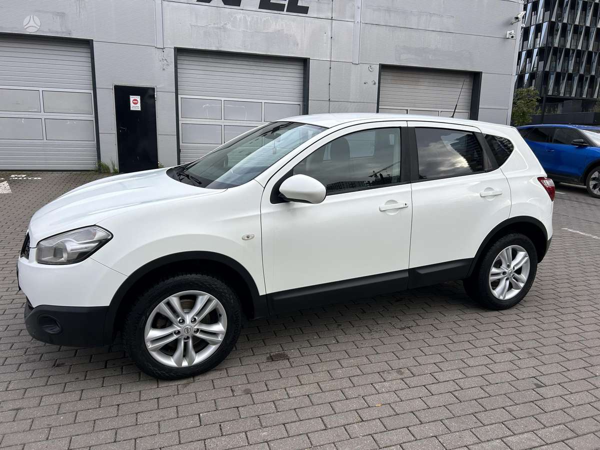 Nissan Qashqai 2011 — вигляд ззаду